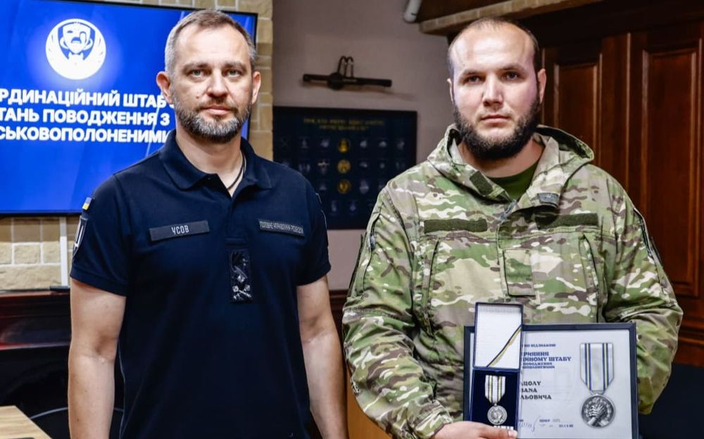У Координаційному штабі нагородили військових за непросте взяття в полон російського солдата