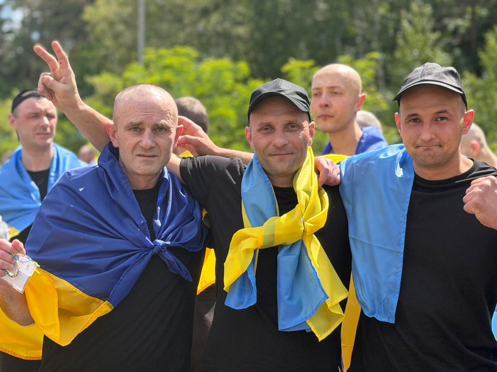 75-й обмін полоненими: додому повертаються 186 українців