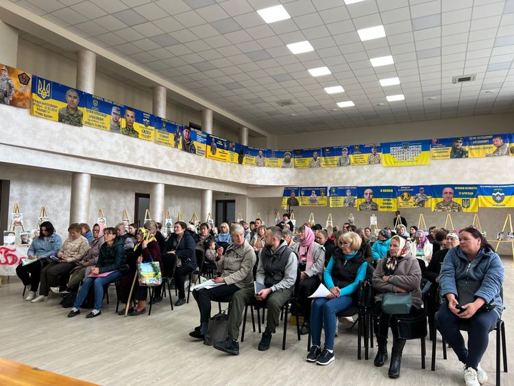 Виїзна зустріч з родинами військовослужбовців Ярмолинецької селищної територіальної громади 