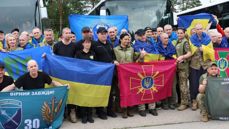 З російського полону звільнено групу важкохворих Захисників